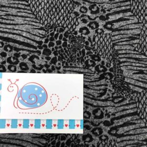 Strickstoff unregelmäßig gemustert